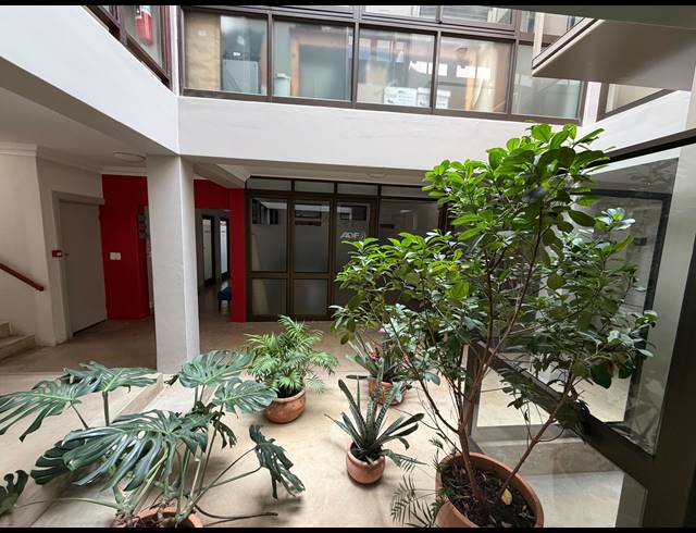 106.60M² BUILDING TO LET IN KENILWORTH